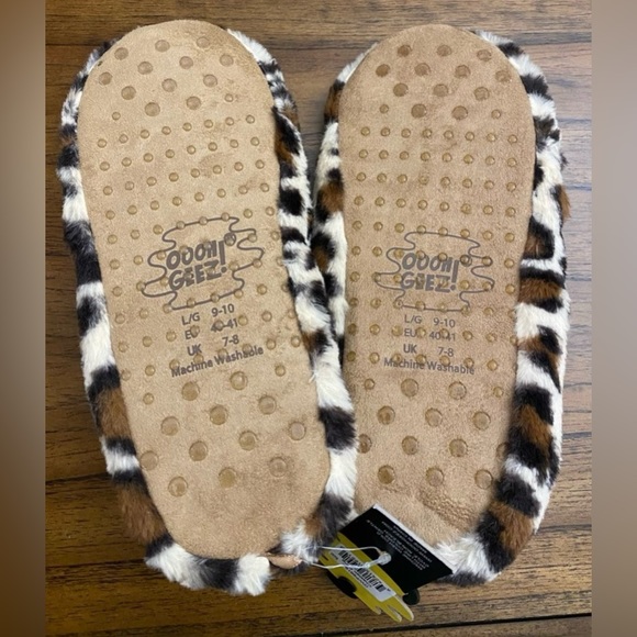 Cheetah 🐆 Slippers - Picture 3 of 3